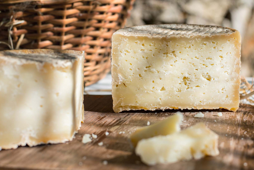 Pecorino stagionato fattoria